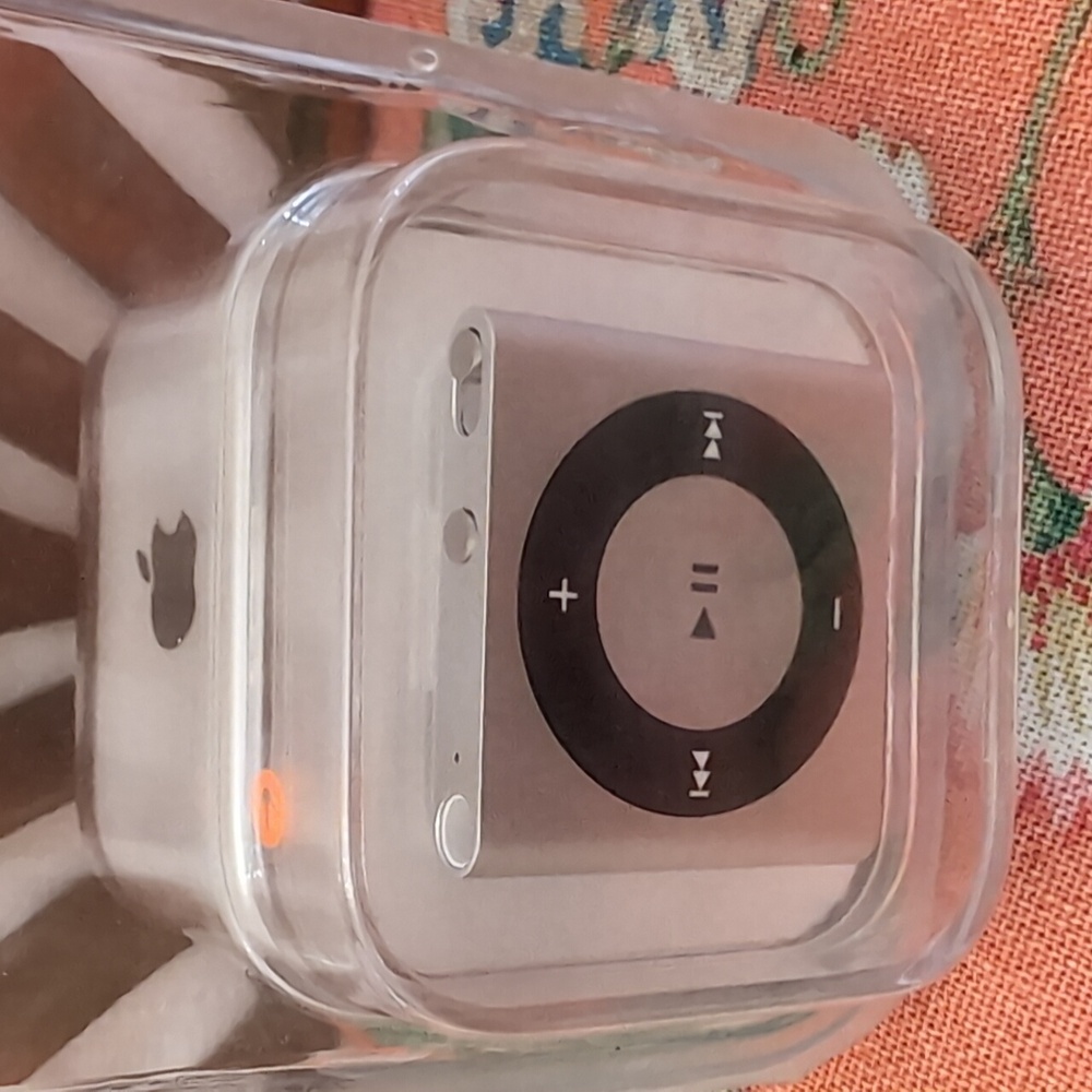 4th Gen iPod Shuffle, 2 GB, new in Sealed Case